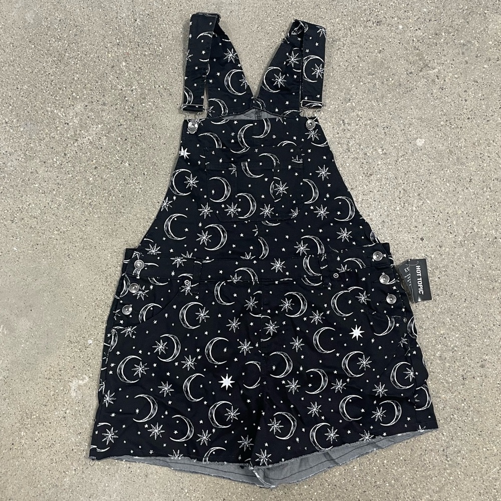 NWT Hot Topic Denim Moon & Star Print Shortalls size Large